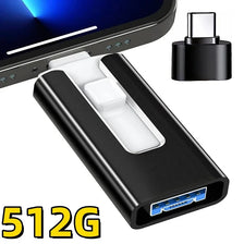 Adaptador de memoria flash negro con conector blanco junto a un smartphone y una unidad USB separada.