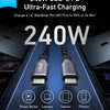 Anker 240W USB-C PD Ultra-Schnellladekabel, das ein MacBook Pro mit Strom versorgt.