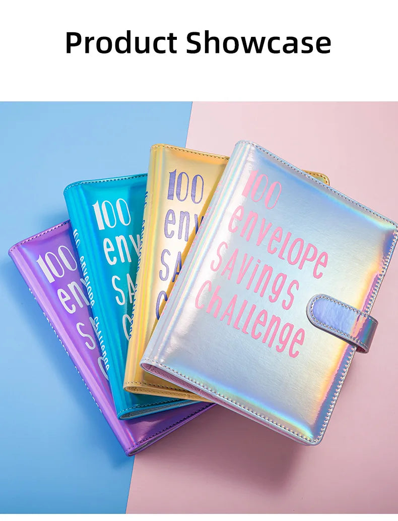 Präsentation einer Sammlung farbiger Umschläge und Ordner in Pink, Blau, Gelb und Silber auf hellem Hintergrund