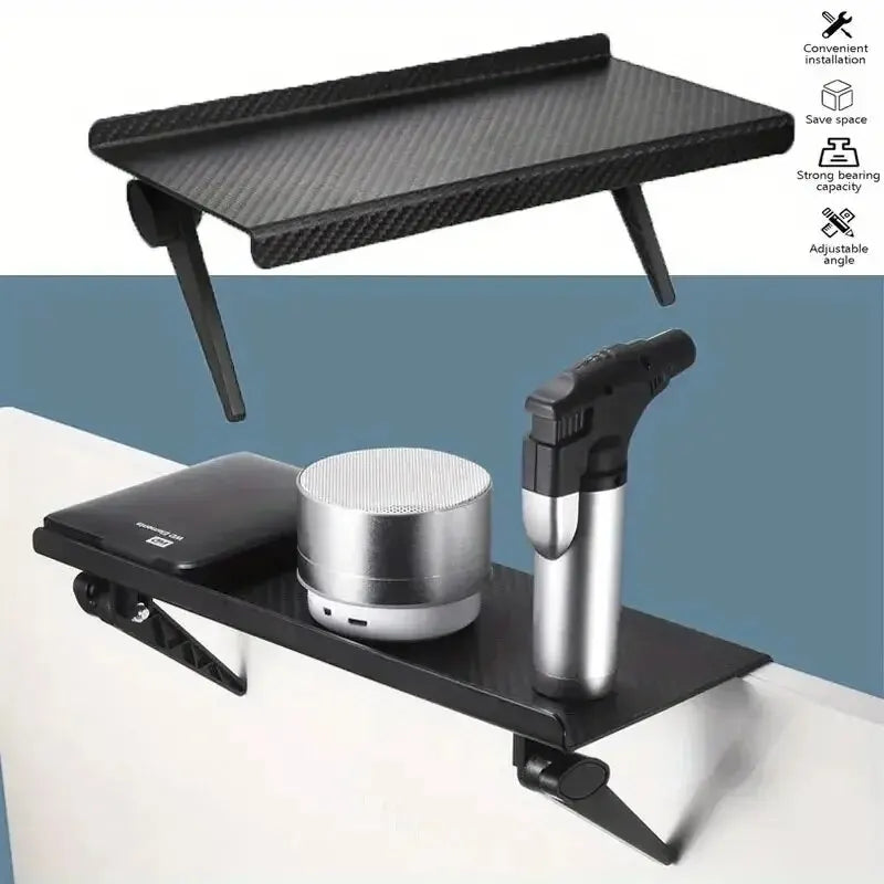Schwarzes Multifunktions-Display-Regal hält einen silbernen Ultraschallreiniger und ein schwarzes Gerät auf einer weißen Ober