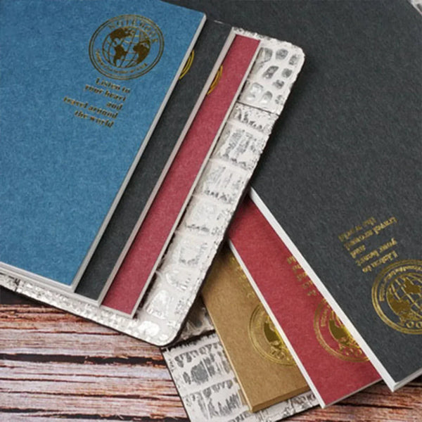 Eine Sammlung von Retro-Goldfolien-Einlegern in verschiedenen Farben und Texturen für Notizbücher und Tagebücher.