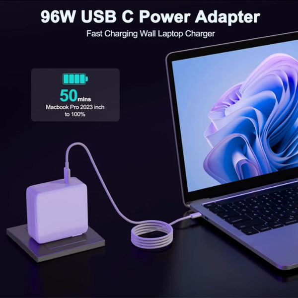 Adaptateur secteur violet 96W USB-C charge un MacBook Pro.
