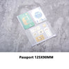 Bolsa de plástico transparente con cremallera que contiene varios documentos y tarjetas de viaje.