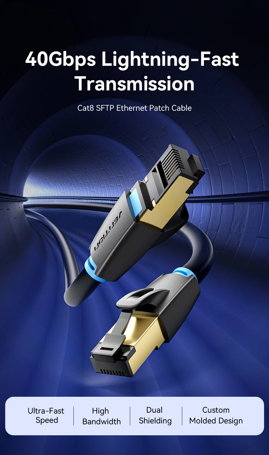 Schwarzes Cat8 Ethernet-Patchkabel mit goldfarbener Buchse vor blauem Hintergrund.
