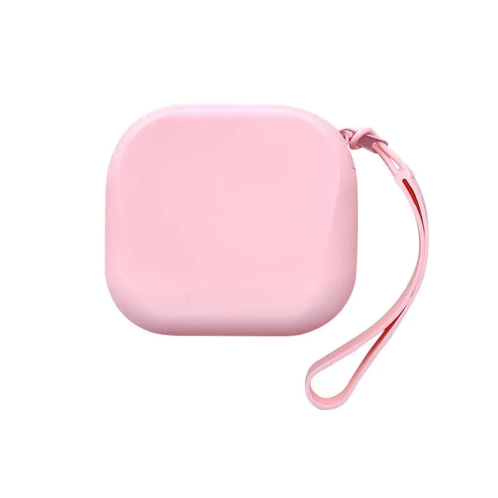 Pinkes Silikon-Cosmetiktasche mit rosa Armband.
