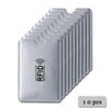 Une pile de porte-cartes anti-RFID en argent.