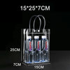 Una bolsa tote de PVC transparente con asa, llena de siete pequeñas botellas de vidrio.