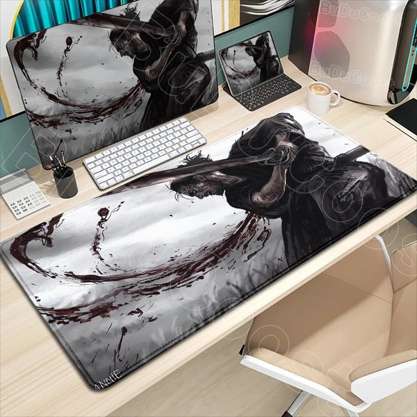 A black and white manga-themed gaming mousepad featuring an illustration of Miyamoto Musashi.