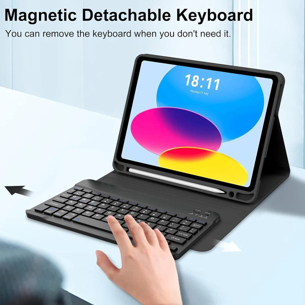 Teclado desmontable magnético colocado sobre un iPad, mostrando su capacidad de ser retirado.