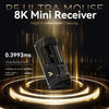 Schwarze R5 Ultra 8K Mini-Empfängermaus vor dunklem Hintergrund mit leuchtenden Lichtspuren.