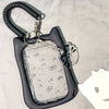 Schwarzes Silikon-Katzen-Anhänger-Kartenhalter mit klarer Plastikkarte und silberner Kette.