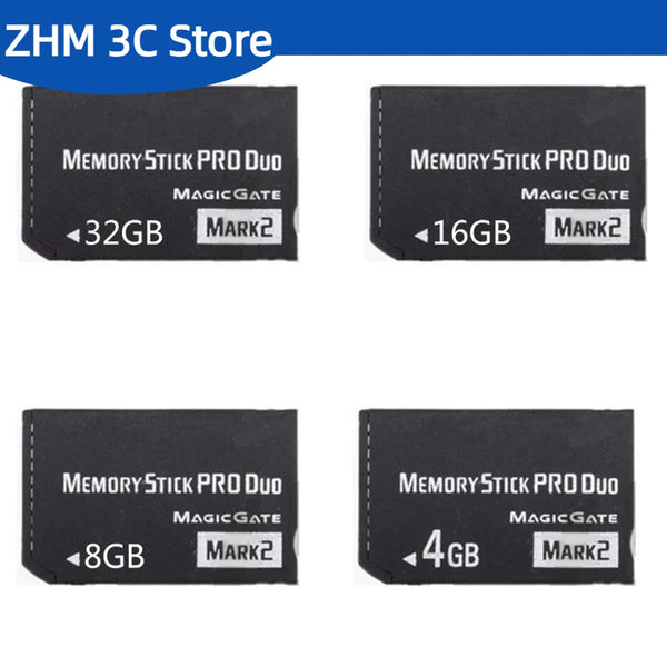Quatre cartes MagicGate Memory Stick PRO Duo (32GB, 16GB, 8GB et 4GB) sur fond sombre.