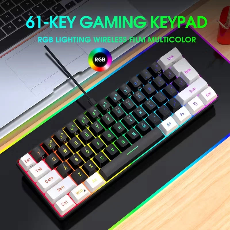 لقطة مقربة لوحة مفاتيح ألعاب بـ 61 مفتاح بإضاءة RGB وميزات ملونة سينمائية على مكتب خشبي.