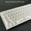 Profilansicht von matten, durchsichtigen Clear-Keycaps für mechanische Tastaturen, die verschiedene Formate zeigen.