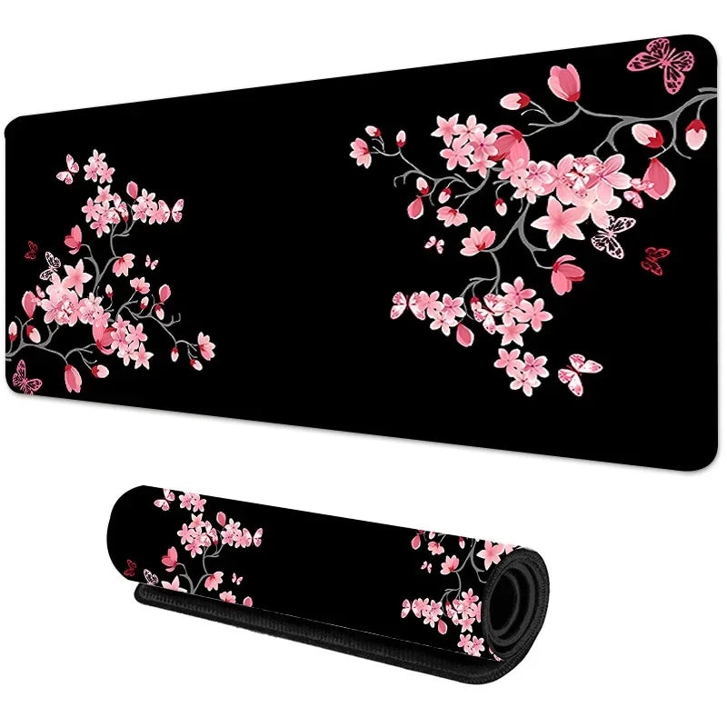 Schwarze Gaming-Mauspad mit rosa Blumenmuster und Roll-Aufbewahrungsmöglichkeit