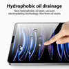 Nahaufnahme eines iPad-Bildschirms, der hydrophobe Ölabflussfunktionen eines Glasbildschirmschutzes zeigt.