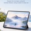 iPad de Apple recubierto anti-reflejo mostrando un reflejo de paisaje montañoso brumoso.