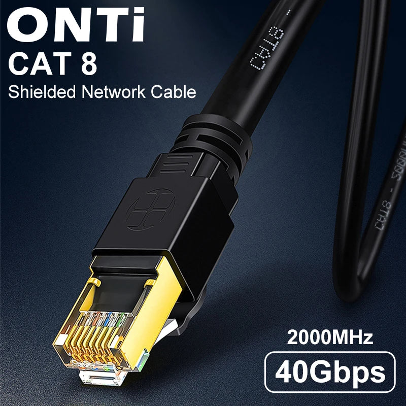 Nahaufnahme eines ONTI CAT 8 abgeschirmten Netzwerkkabel-Steckers und Kabels, das seine Hochgeschwindigkeitsfähigkeit hervorh