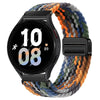 Schwarze Smartwatch mit orange-grauem gewebtem Magnetarmband auf weißem Hintergrund.