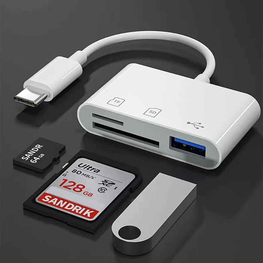 Adaptador de lector de tarjetas blanco con conector Type-C y ranura para tarjeta SD, junto a una tarjeta de memoria.
