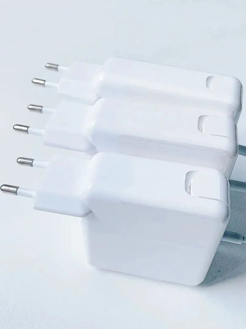 White universal magnetic power adapter with multiple connectors for charging devices