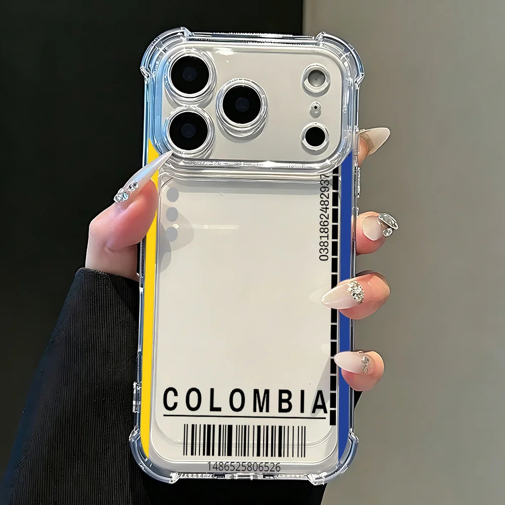 Una mano sostiene una funda de silicona transparente para teléfono anti-caídas con la palabra COLOMBIA impresa en la parte po