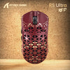 Rotes Attack Shark R5 Ultra kabelloses Gaming-Maus vor strukturierter Hintergrund