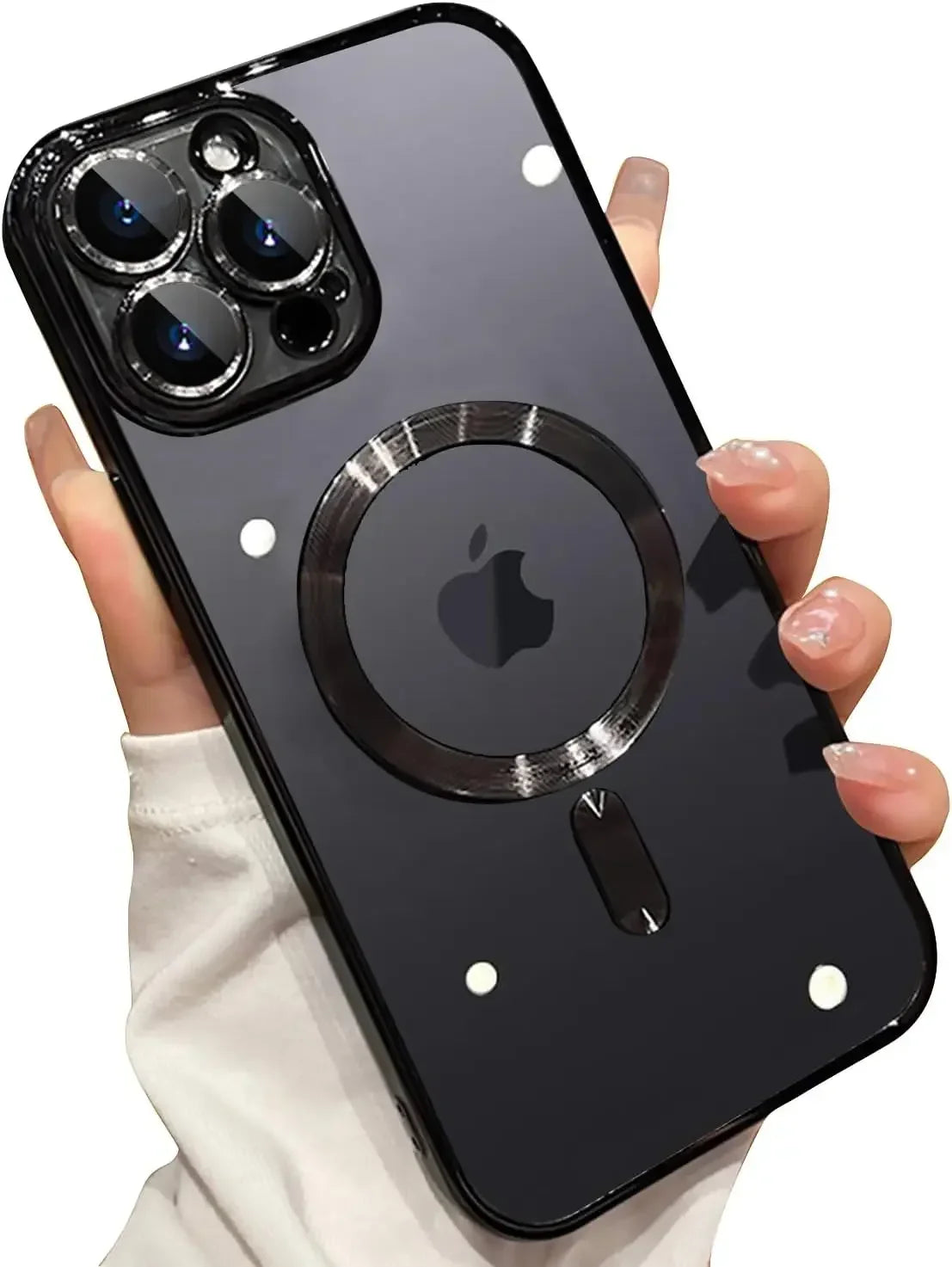 Eine Hand hält eine schwarze magnetische kabellose Handyhülle für ein iPhone mit Kameraschutz.