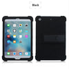 Funda de silicona negra para soporte (kickstand) para iPad Mini.