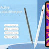 Un stylo capacitif blanc actif à côté d'un smartphone, mettant en évidence la charge rapide USB-C et la puissance en temps ré