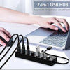 موزع USB أسود من 7 في 1 مع منافذ متعددة ومؤشر LED بجوار حاسوب محمول.