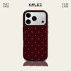 Funda para teléfono color granate oscuro con estampado de lunares rosas repetitivos, mostrada en versiones Play Case y Film C