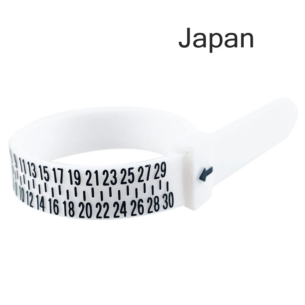 Weißes Präzisionsmessband mit nummerierten Markierungen für die Größe, Japan beschriftet.