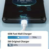 Un smartphone est chargé par un chargeur mural rapide de 60W, affichant les niveaux de batterie du chargeur rapide et d'un or