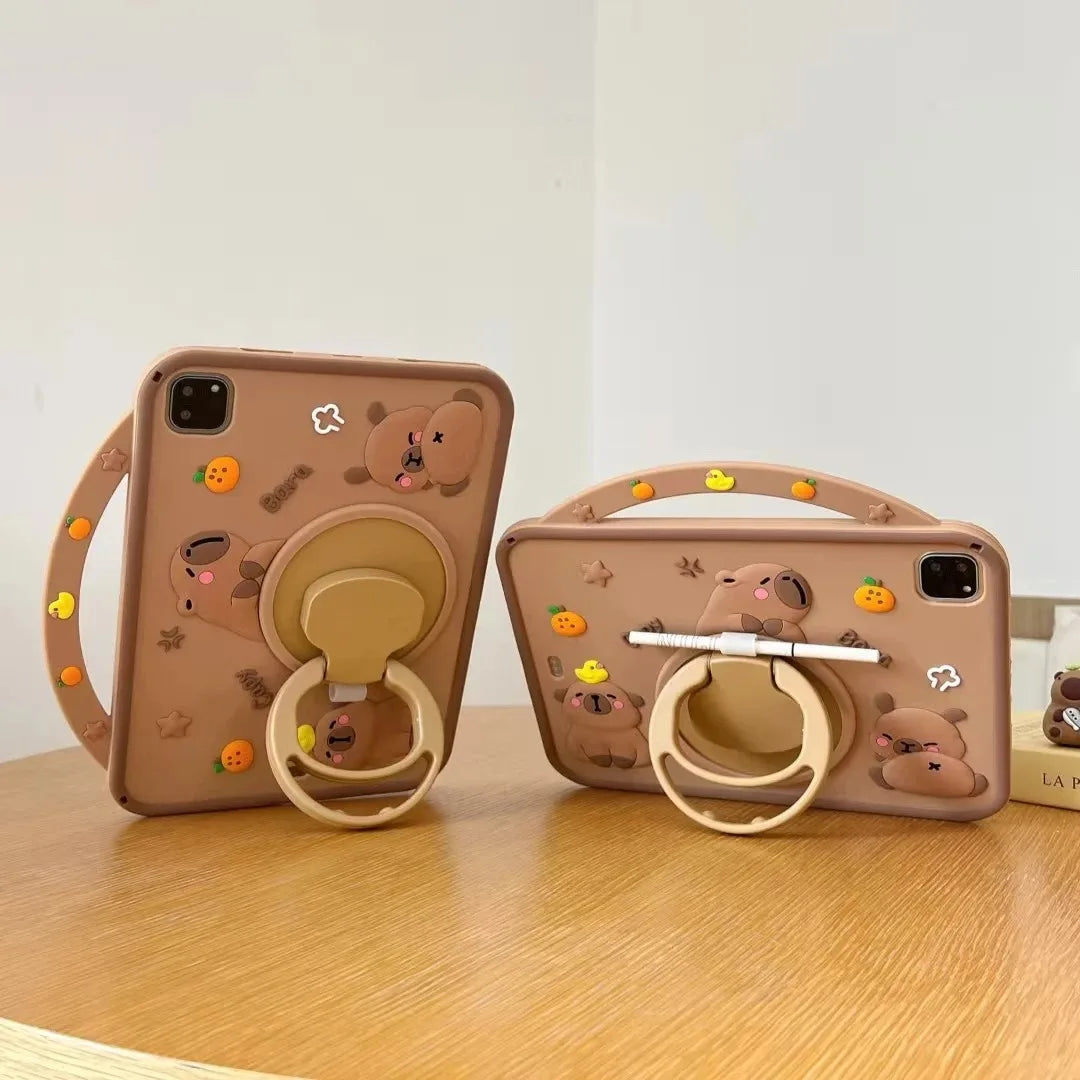 Tanesilikonhülle für iPad Pro mit niedlichem Bären-Design und بهÖffnungsriemen.