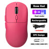 Souris sans fil rechargeable rose double mode avec molette noire et réglages DPI.