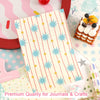 Papel de scrapbooking en cuadrícula rosa con patrones de estrellas amarillas y azules para diario y manualidades