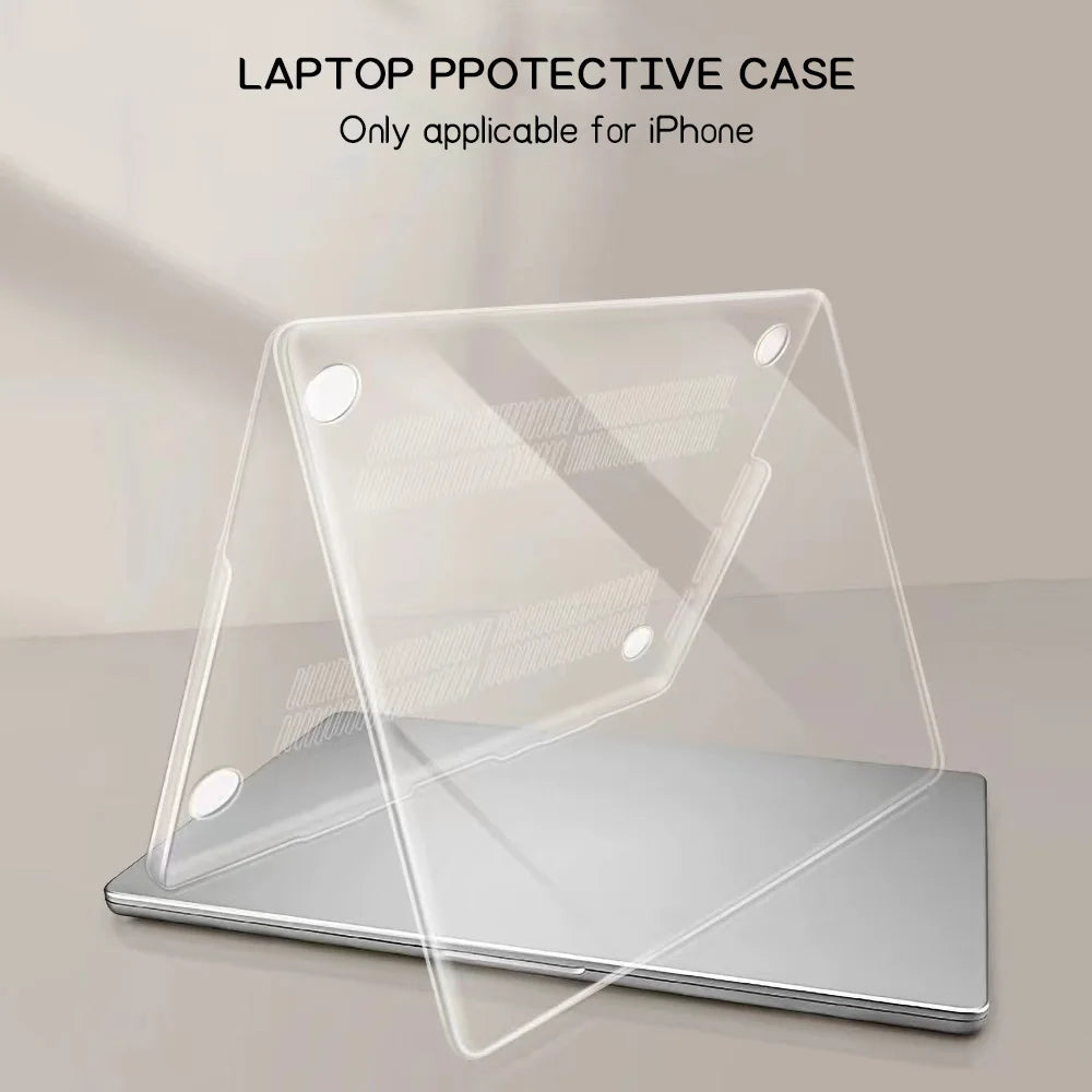 Una funda protectora transparente para iPhone, apoyada sobre una superficie.