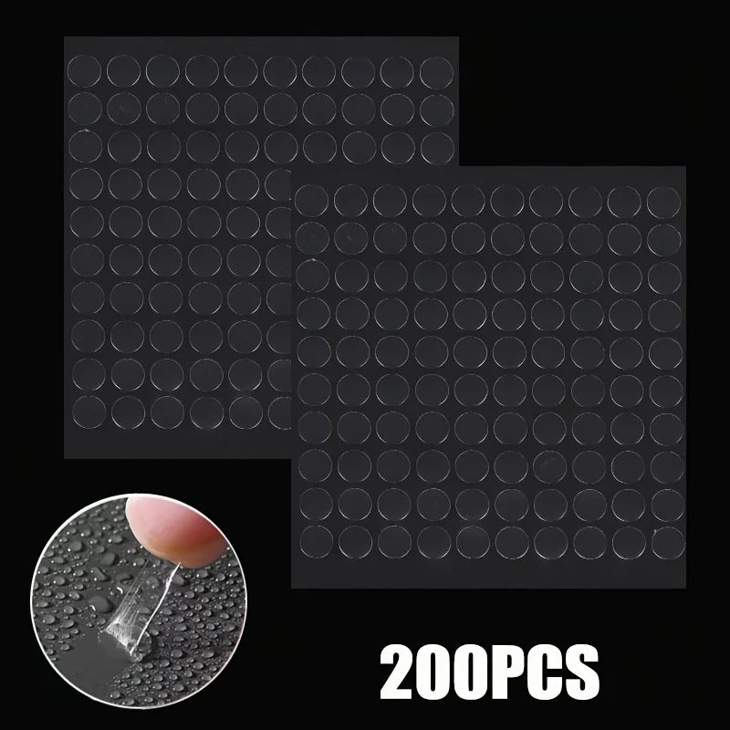 Feuille de points décoratifs adhésifs noirs avec un échantillon circulaire montrant l'adhésif double face amovible.