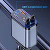 Silberne Multiport-Ausgangs-Batterie mit USB-C- und USB-A-Erweiterungsanschlüssen in Nahaufnahme.