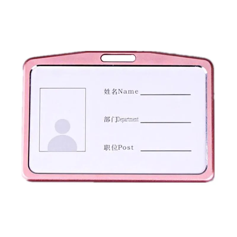 Porta credencial de plástico rosa con líneas en blanco para nombre, departamento y puesto.