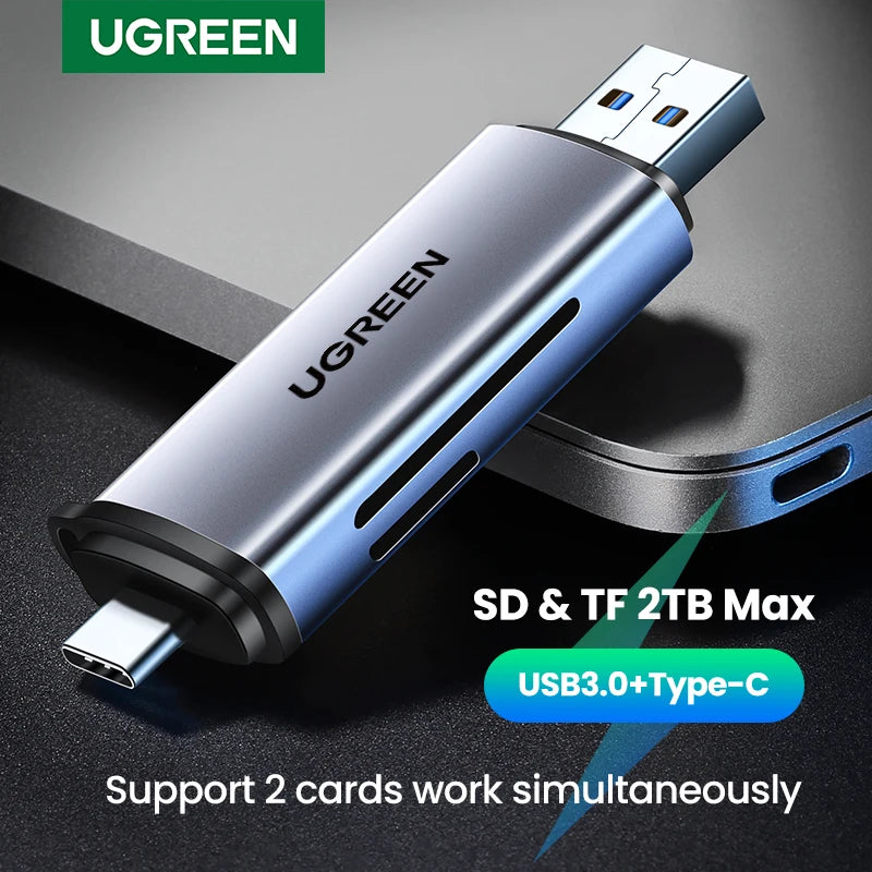Lector de tarjeta USB-C plateado compatible con tarjetas SD y TF, vista de cerca.