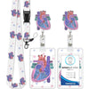 Weißer Lanyard mit rosa-lila Herzmuster, befestigt an einem Badge Holder mit buntem Herzdesign.