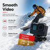Eine Person filmt im Schnee mit einer Kamera und demonstriert eine flüssige Videoaufnahme auf einer robusten Speicherkarte.