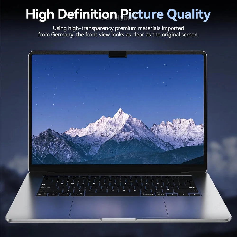 شاشة حاسوب محمول تعرض منظرًا جبليًا بجودة عالية.