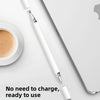 Un bolígrafo stylus magnético blanco junto a una tableta, destacando que está listo para usar sin carga.