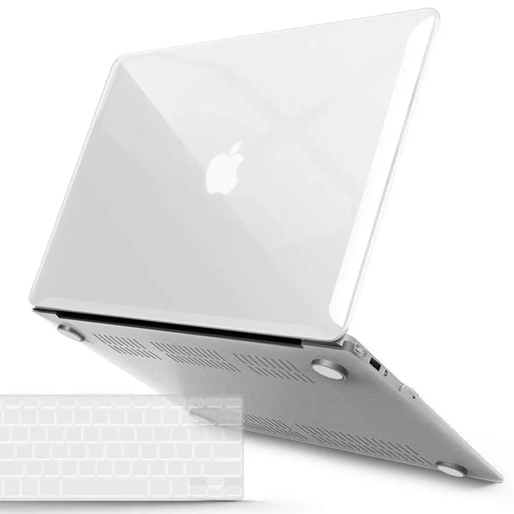 Silberes Apple MacBook-Laptop mit Schutzhülle und weißer Tastatur von der Seite