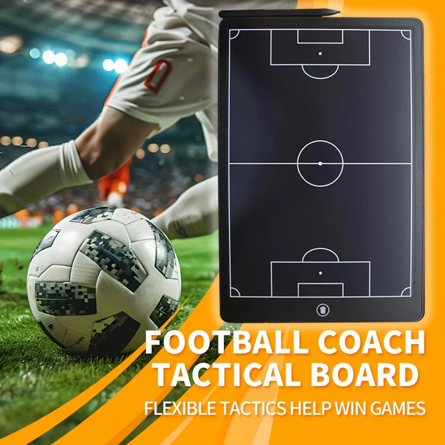 Schwarzes taktisches Brett für Fußball-Coaching mit Spielfeld-Layout und Fußball.
