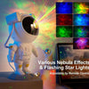 Un projecteur robot blanc affiche divers effets de nébuleuses et lumières d'étoiles clignotantes.