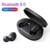 Estuche inalámbrico para auriculares Bluetooth 5.0 negro abierto, mostrando los auriculares dentro.